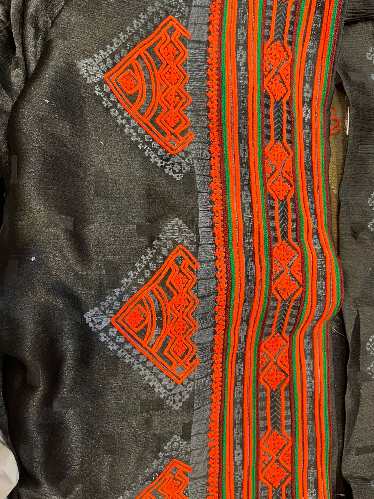 Zai Shirkhu Paliwar Doch – Premium Makhan Fabric | Balochi Embroidery