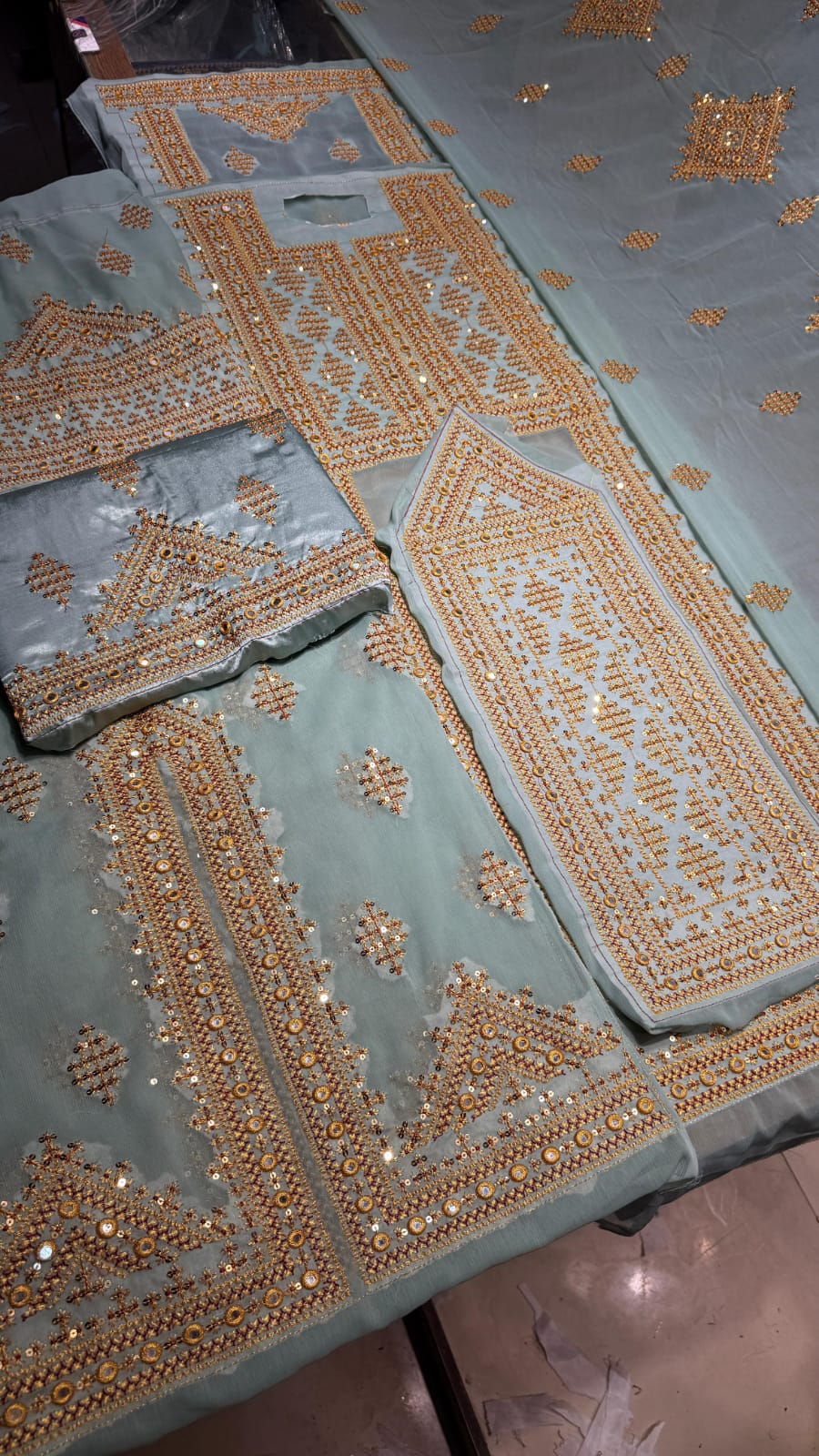 Crinkle Jarjot Fabric – Heavy Barka Jik Embroidered Design