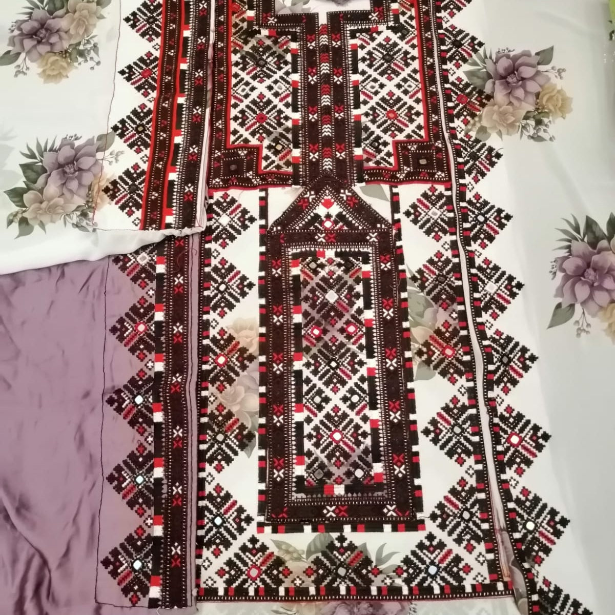 Ready-Made Embroidered Balochi Suit – Traditional Ethnic Design