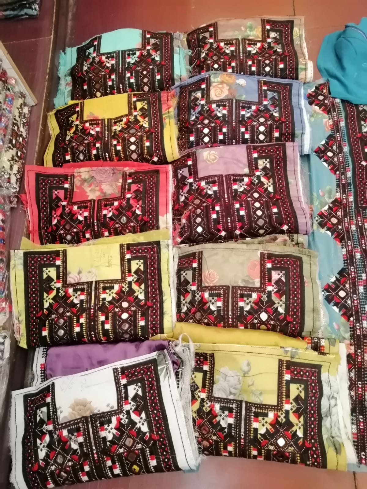 Ready-Made Embroidered Balochi Suit – Traditional Ethnic Design