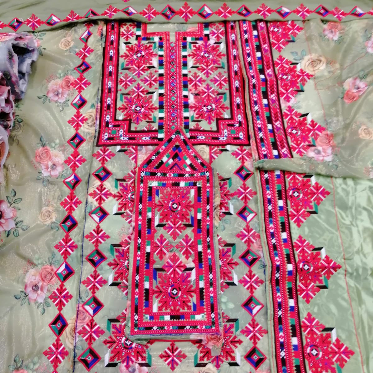 Ready-Made Embroidered Balochi Suit – Traditional Mirror Style Design