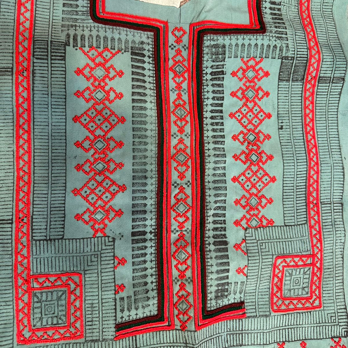 Classic Baharakh Pattern Makhani Fabric Embroidered Suit