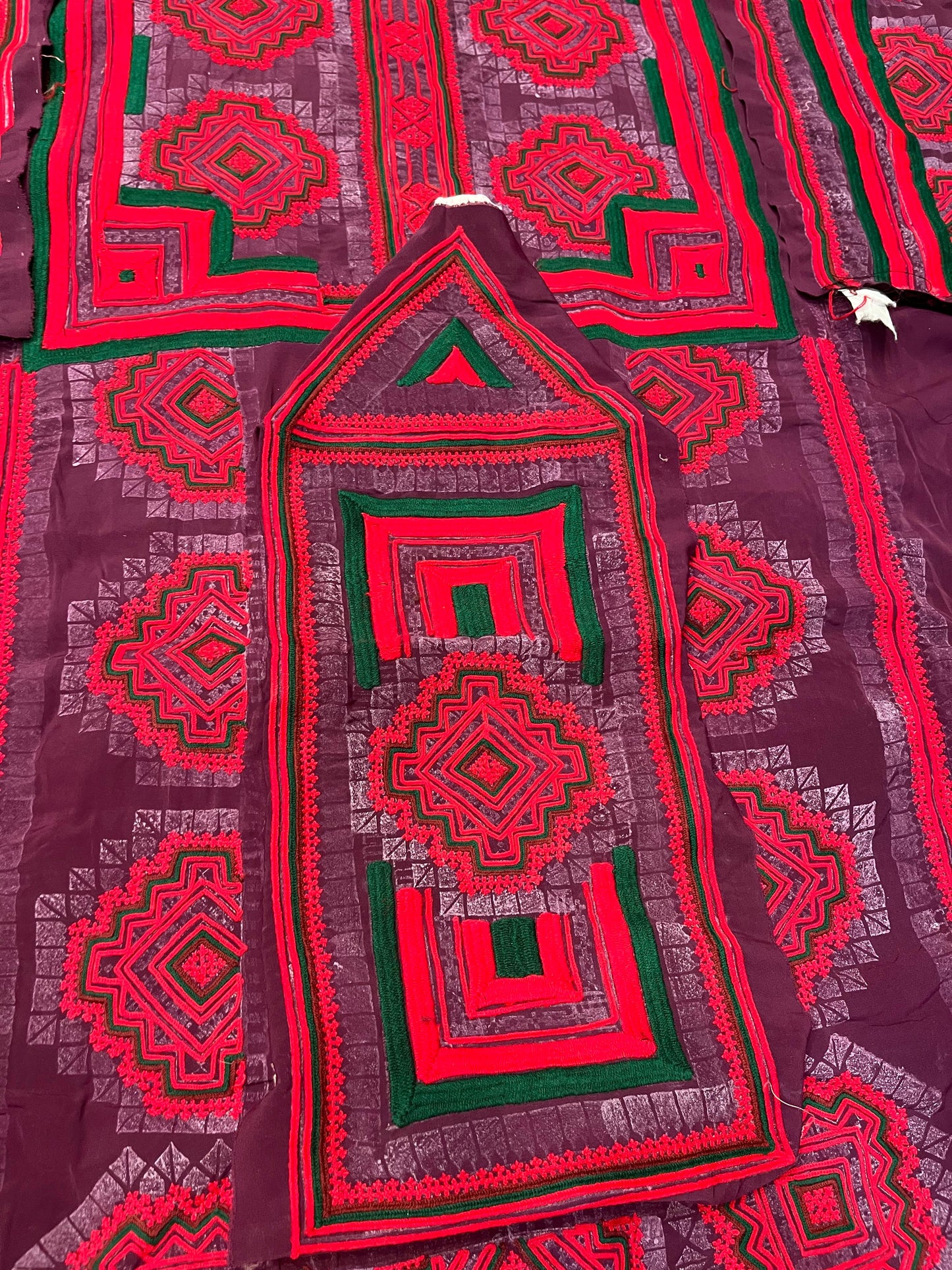 Zaishirkhu Paliwar Doch – Makhan Fabric Machine Embroidery