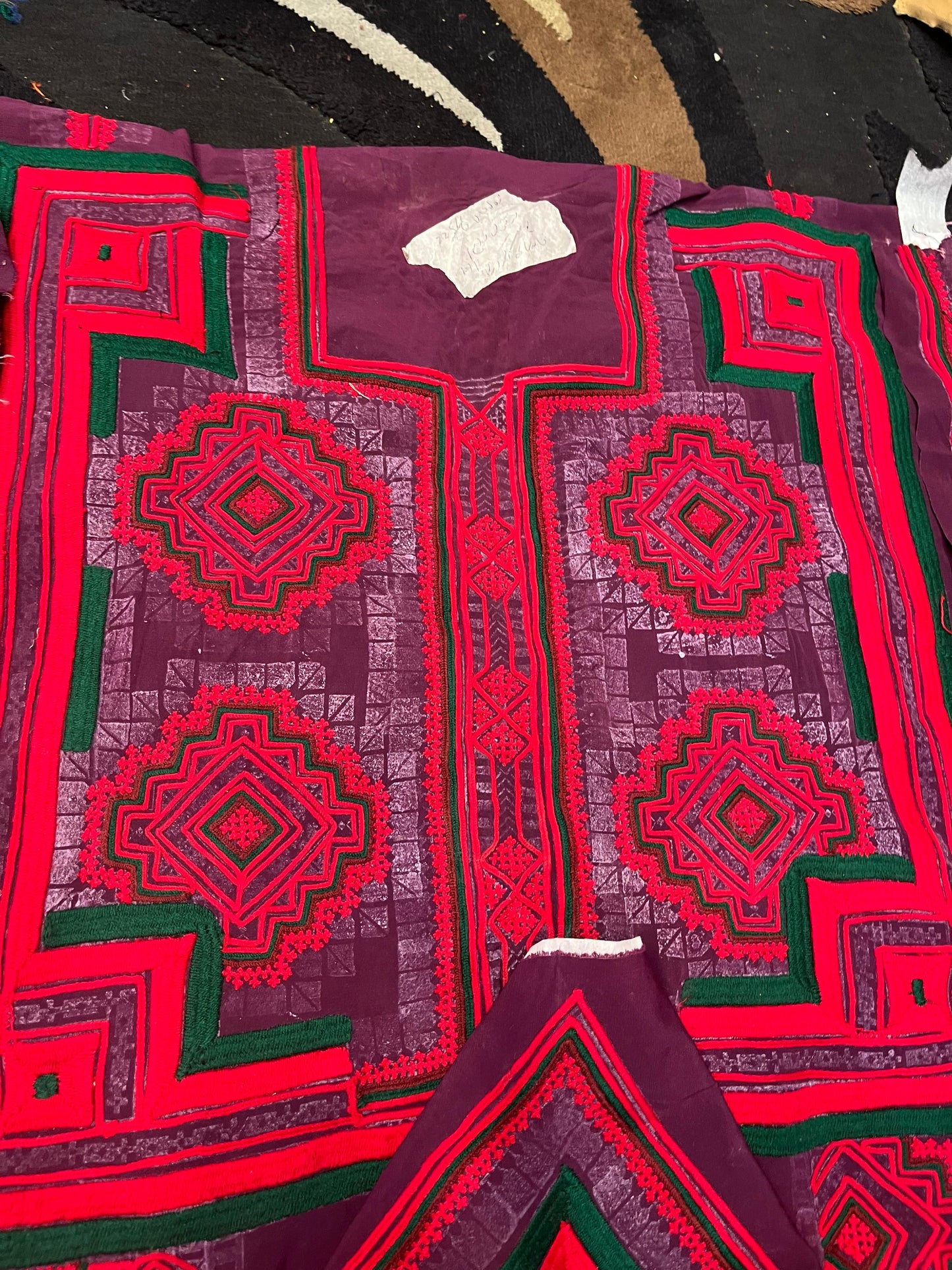 Zaishirkhu Paliwar Doch – Makhan Fabric Machine Embroidery
