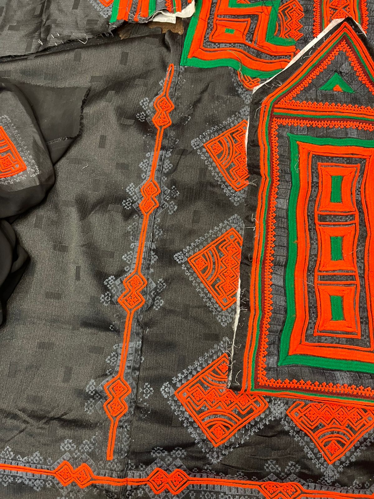 Zai Shirkhu Paliwar Doch – Premium Makhan Fabric | Balochi Embroidery