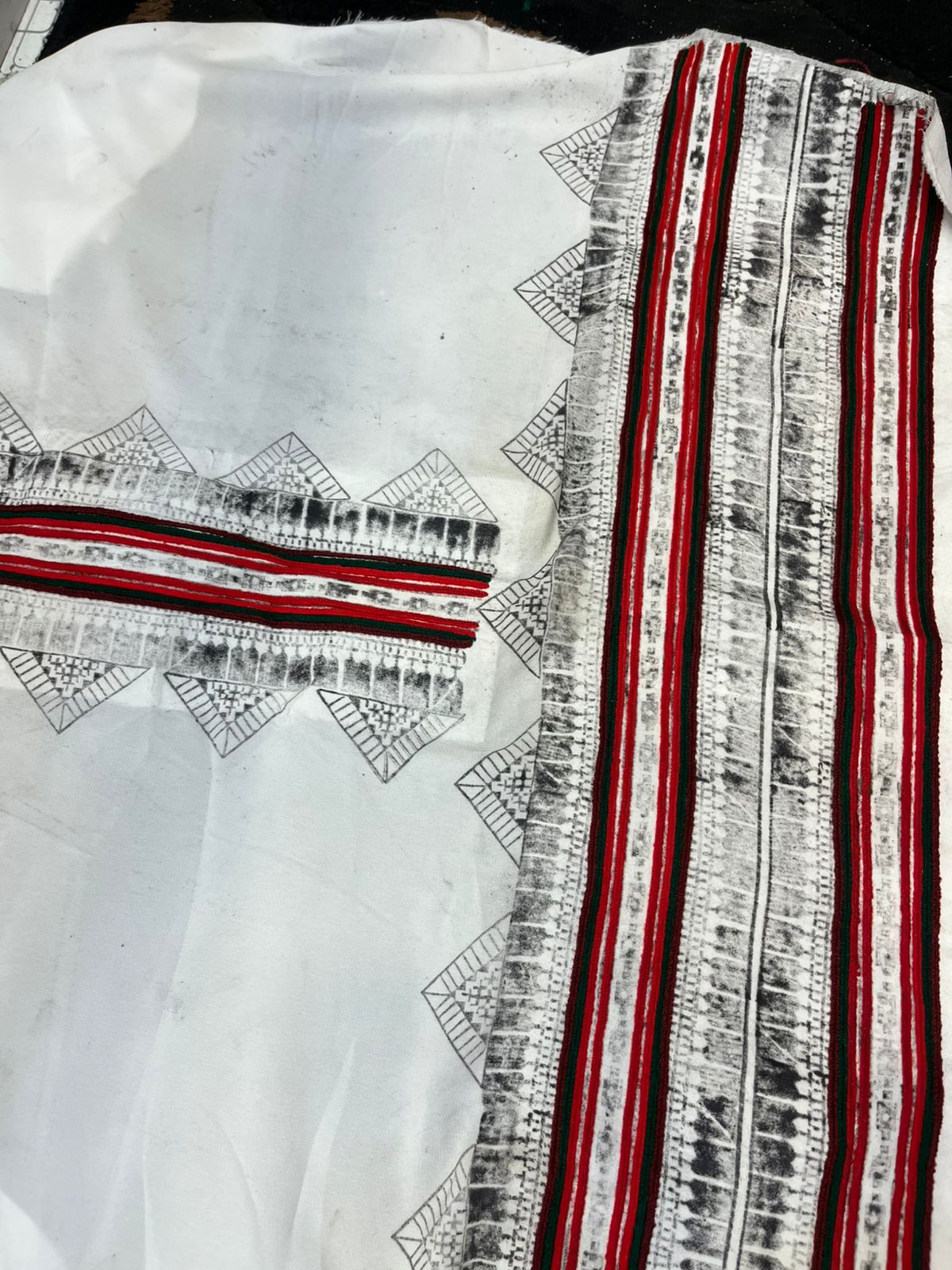 Makhan Fabric | Premium Machine Embroidery Zai Shirkhu