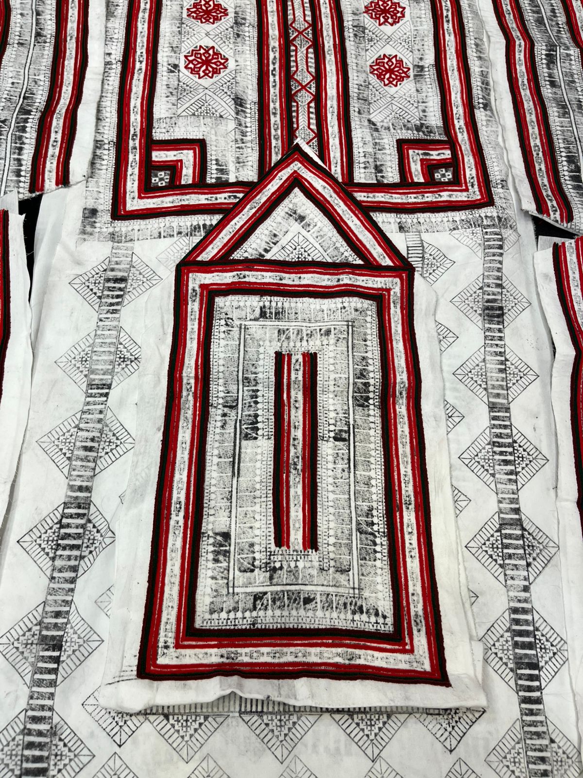 Makhan Fabric | Premium Machine Embroidery Zai Shirkhu