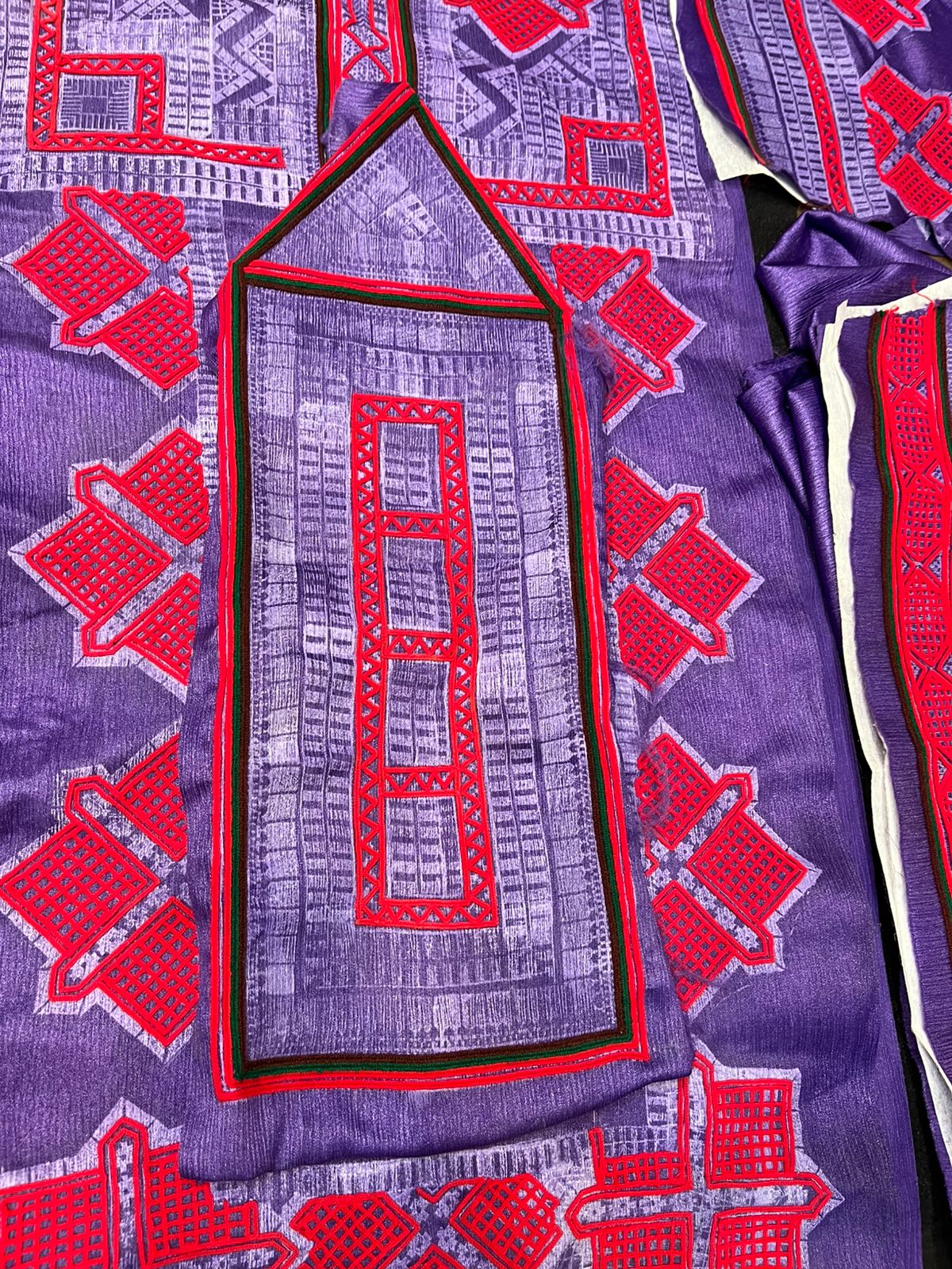 Zai Doch – Makhan Fabric | Premium Embroidery